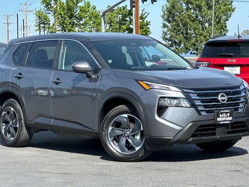 Used 2025 Nissan Rogue SV AWD/4WD image 2