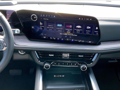 Used 2025 Chevrolet Suburban Premier image 9