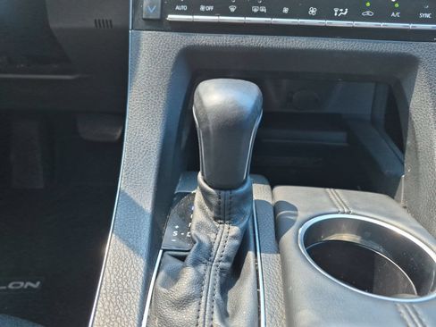Used 2021 Toyota Avalon Limited FWD image 19