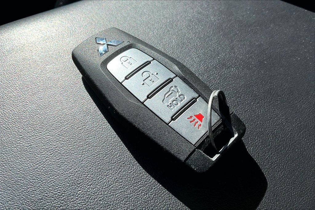 Used 2024 Mitsubishi Outlander 4WD Plug-In Hybrid image 11