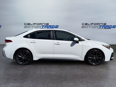 Used 2023 Toyota Corolla SE w/ Carpet Mat Package (TMS) FWD image 4