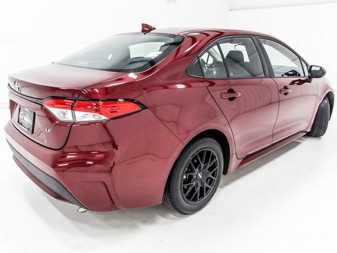 Used 2022 Toyota Corolla LE image 9