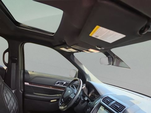 Used 2018 Ford Explorer Platinum AWD/4WD image 31