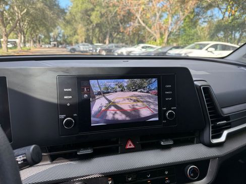 Used 2025 Kia Sportage LX image 17