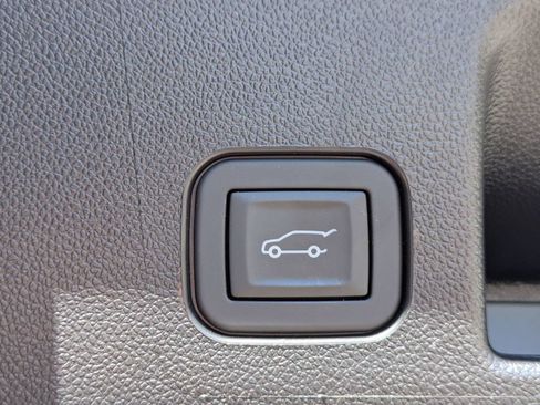 New 2026 Chevrolet Equinox EV LT w/ Convenience Package II FWD image 32