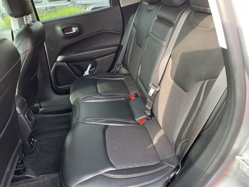 Used 2018 Jeep Compass Latitude w/ Popular Equipment Group FWD image 9