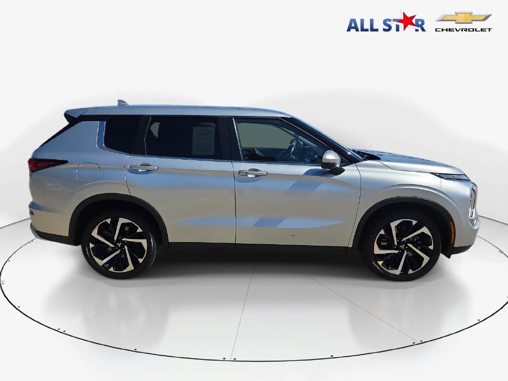 Used 2024 Mitsubishi Outlander SE FWD image 2
