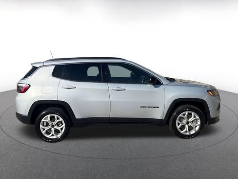 Used 2025 Jeep Compass Latitude image 16