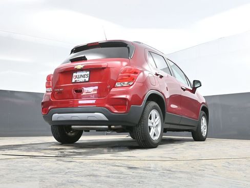 Used 2020 Chevrolet Trax LT w/ Sun & Sound Package image 37