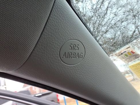 Used 2019 Toyota Camry SE image 16