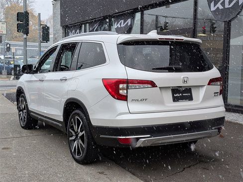 Used 2022 Honda Pilot Touring image 11