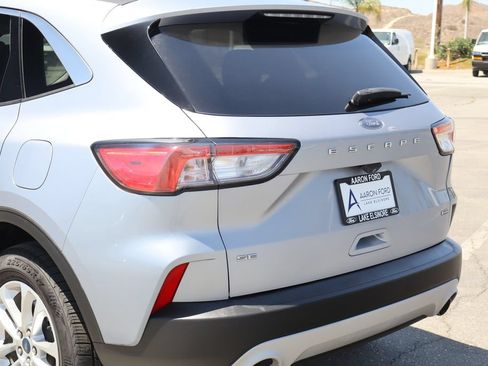 Used 2022 Ford Escape SE w/ Convenience Package FWD image 16