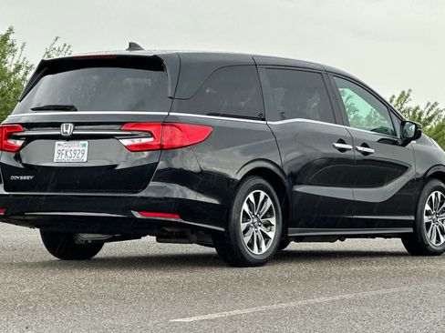 Certified 2023 Honda Odyssey EX-L image 3