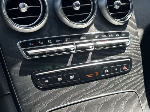 Used 2021 Mercedes-Benz GLC 300 4MATIC image 21
