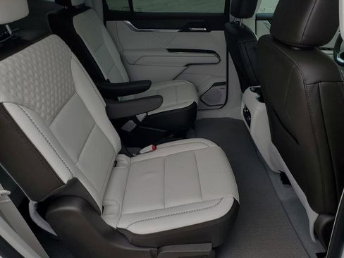 Certified 2025 GMC Acadia Denali FWD image 11