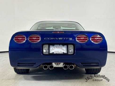 Used 2004 Chevrolet Corvette Coupe w/ Preferred Equipment Group RWD image 6