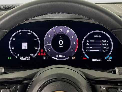 Used 2025 Porsche Cayenne Coupe image 32