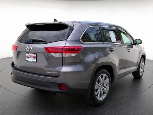 Used 2017 Toyota Highlander XLE AWD/4WD image 5
