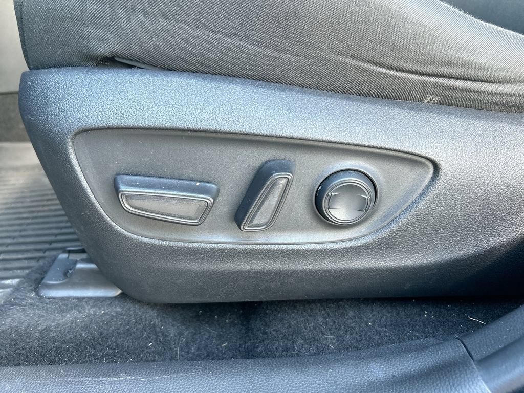 Used 2024 Toyota RAV4 XLE w/ Convenience Package FWD image 12