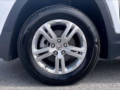 Used 2024 GMC Terrain SLE image 9