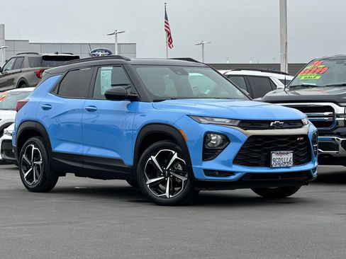 Used 2023 Chevrolet TrailBlazer RS w/ Sun and Liftgate Package FWD image 2