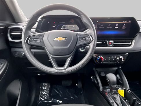 Used 2025 Chevrolet TrailBlazer LT AWD/4WD image 6