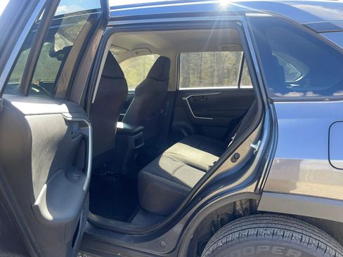 Used 2019 Toyota RAV4 LE AWD/4WD image 18