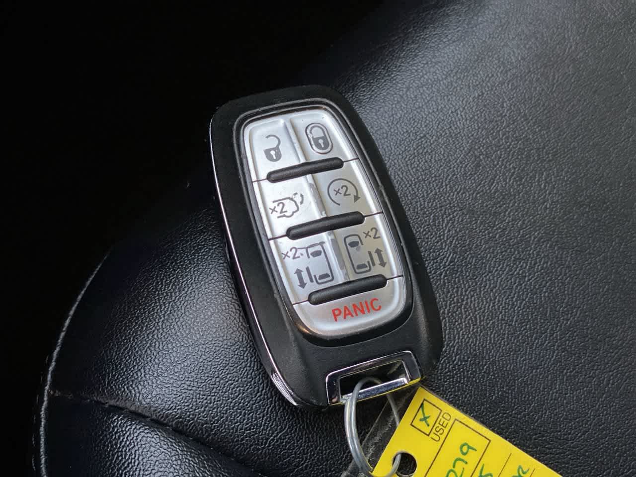Used 2025 Chrysler Pacifica Select FWD image 28
