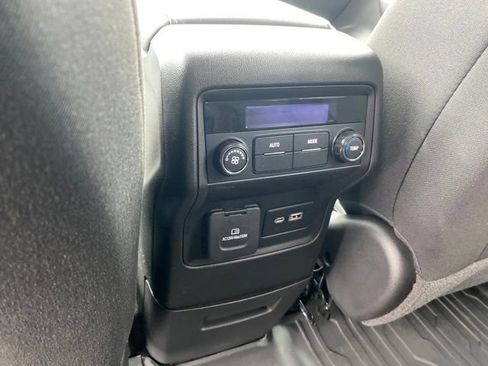 Certified 2023 GMC Acadia SLE w/ Driver Convenience Package image 20