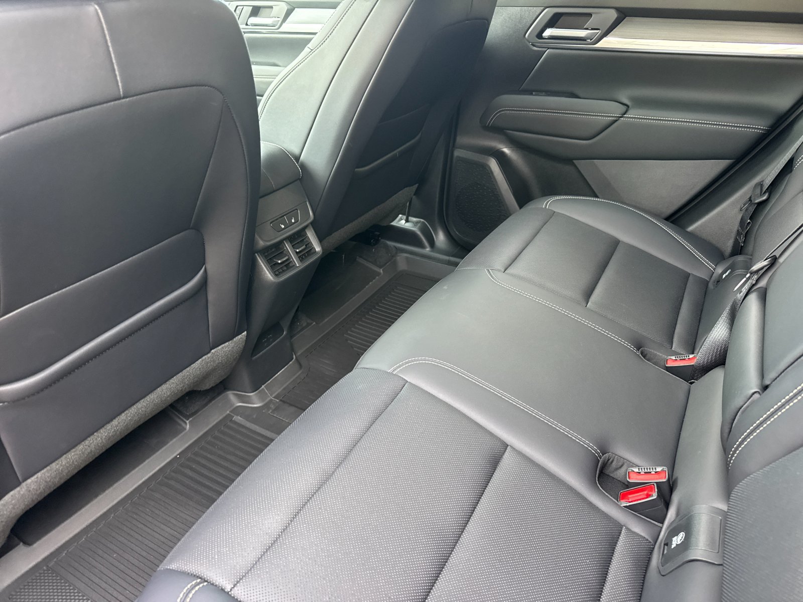 New 2027 GMC Terrain Elevation w/ Elevation Premium Package AWD/4WD image 13
