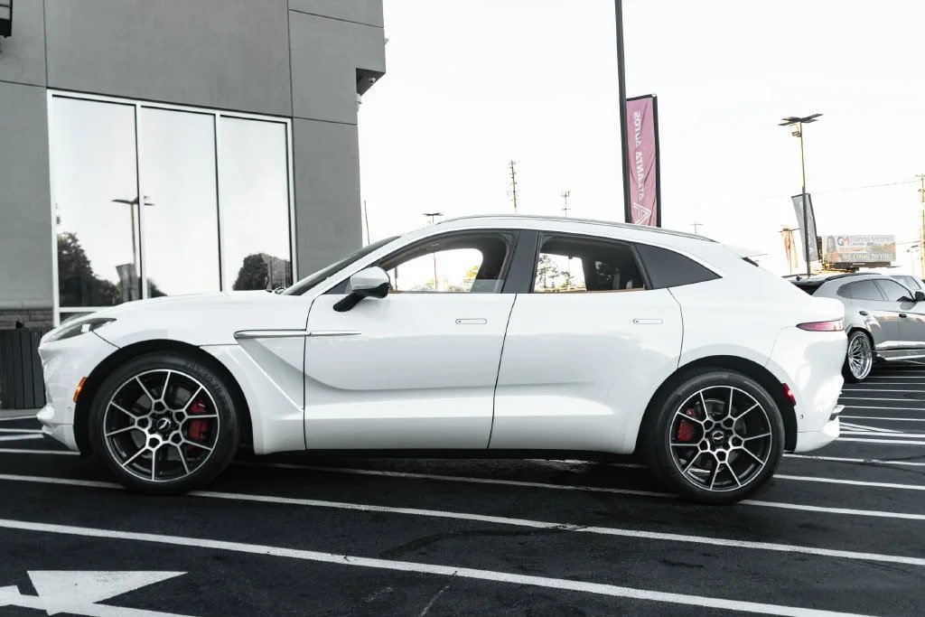Used 2022 Aston Martin DBX AWD/4WD image 24