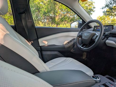 Used 2024 Ford Mustang Mach-E Premium image 10