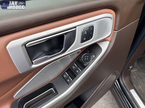 Used 2022 Ford Explorer King Ranch AWD/4WD image 23