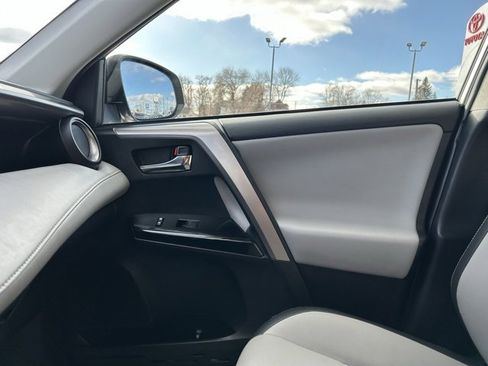 Used 2018 Toyota RAV4 Limited image 40