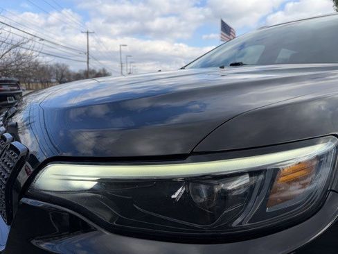 Used 2019 Jeep Cherokee Latitude Plus image 12