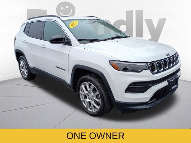 Used 2023 Jeep Compass Latitude w/ Sun and Sound Group AWD/4WD image 3