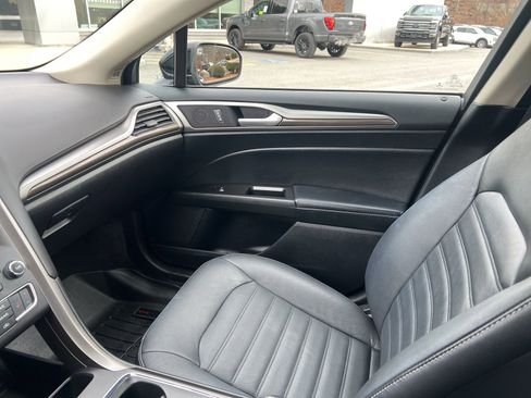 Used 2018 Ford Fusion SE w/ Fusion SE Technology Package image 33