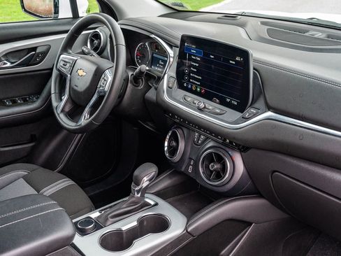 Used 2025 Chevrolet Blazer LT image 12