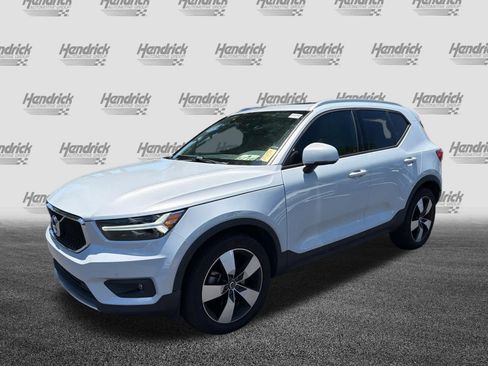 Used 2021 Volvo XC40 T5 Momentum w/ Premium Package AWD/4WD image 9