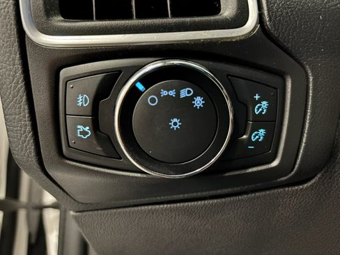 Used 2014 Ford Focus Titanium FWD image 32