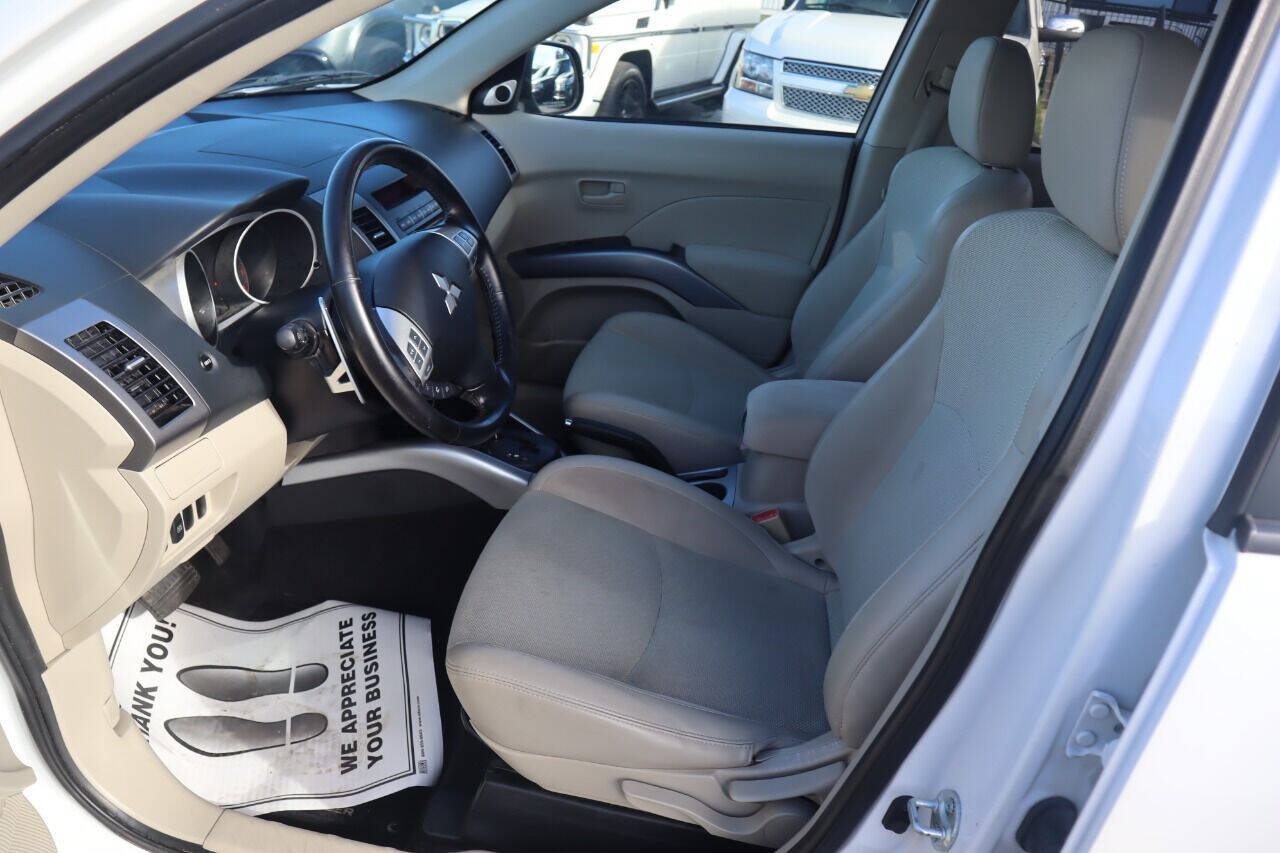 Used 2008 Mitsubishi Outlander SE FWD image 12