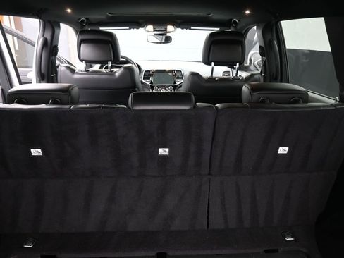 Used 2020 Jeep Grand Cherokee Altitude AWD/4WD image 12