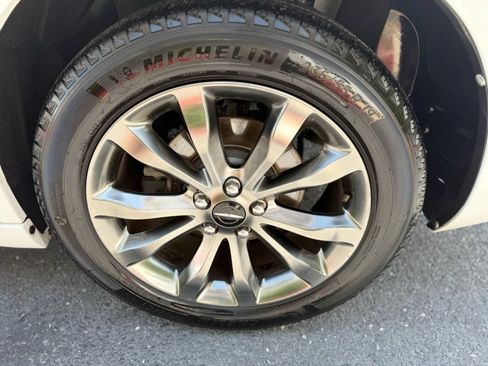 Used 2014 Chrysler 300 S AWD/4WD image 15