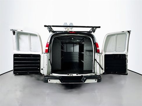 Used 2021 Chevrolet Express 3500 w/ Driver Convenience Package image 19