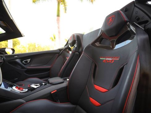 Used 2020 Lamborghini Huracan EVO RWD image 47