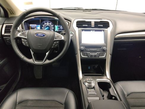 Used 2017 Ford Fusion SE w/ Equipment Group 201A image 22