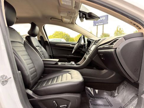 Used 2018 Ford Fusion SE w/ Equipment Group 602A FWD image 21