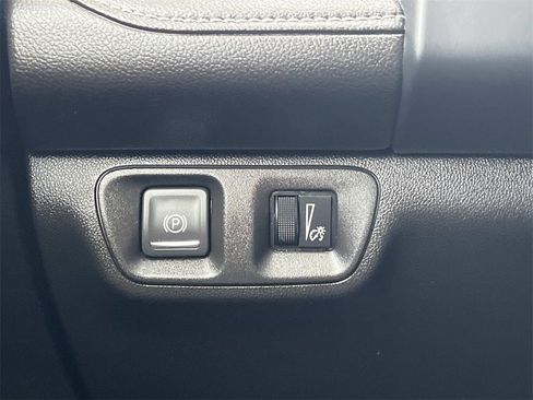 Used 2023 GMC Acadia SLE w/ Driver Convenience Package image 26