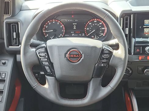 Used 2025 Nissan Frontier PRO-4X AWD/4WD image 23