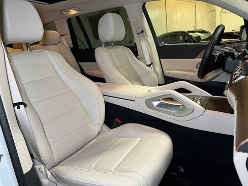 Used 2025 Mercedes-Benz GLS 450 4MATIC image 13